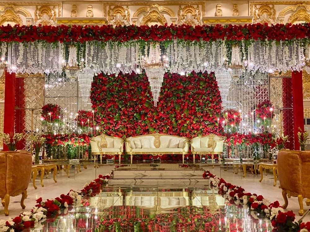 RED ROSE WALL